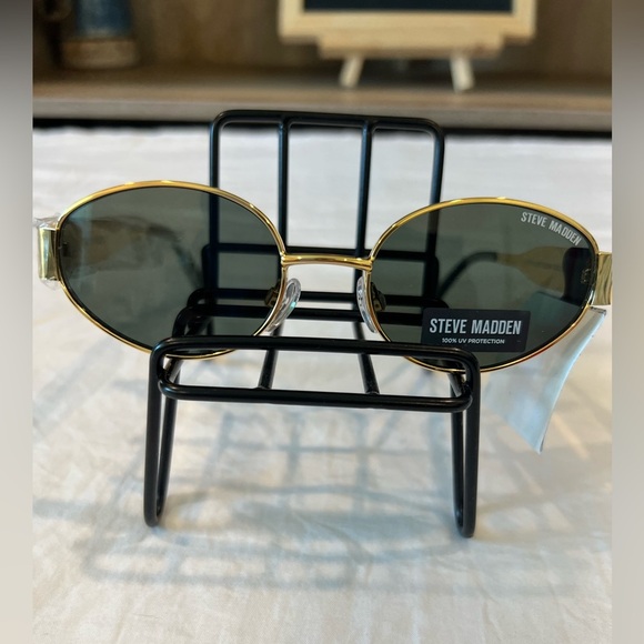 Steve Madden Accessories - Steve Madden Gold Oval Sunglasses w/ Case Modern Retro Style 100% UV Protection